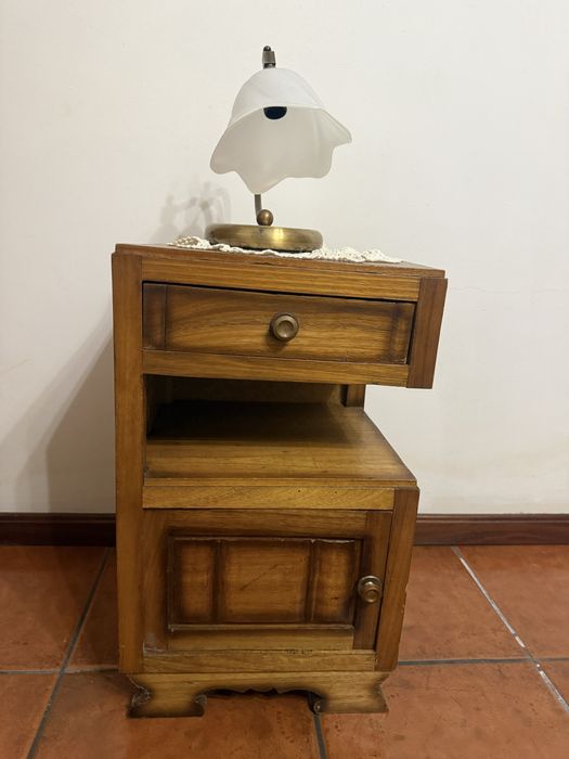 Criado mudo + abajur