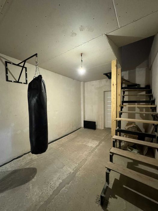 Будинок, смт. Куликів ( центр)