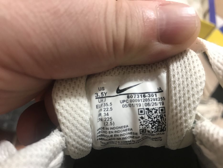Кроссовки Nike  ( Найк. ) стелька 22 см