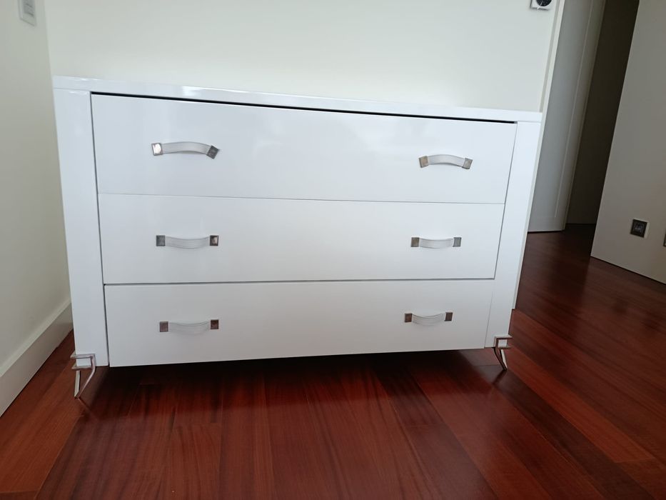 Mobília de quarto completa (colchão incluído)