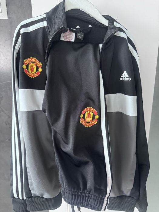 Dres Manchester United – oryginalny, ze sklepu stadionowego