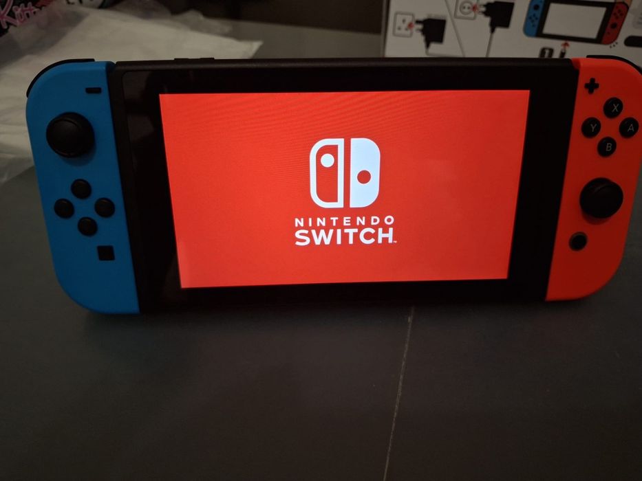 Nintendo Switch + 3 Jogos (Como Nova)