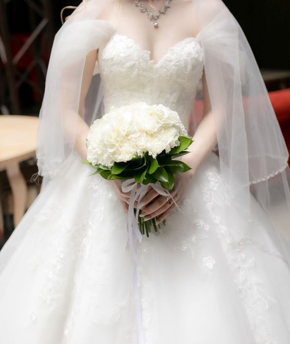 Весільна сукня не нова але дуже гарна