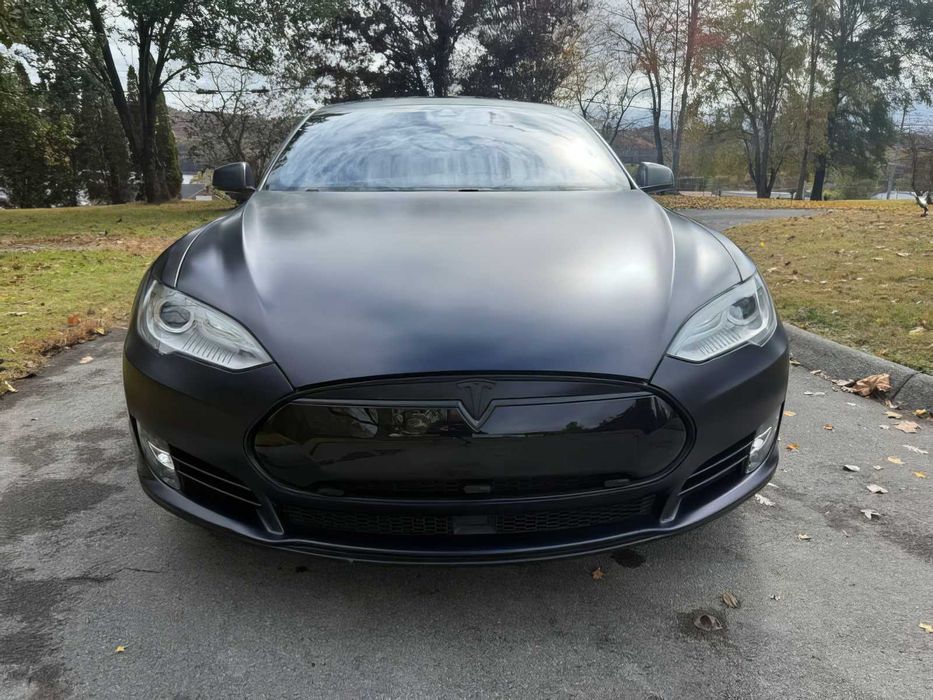 Tesla Model S P85D      2015