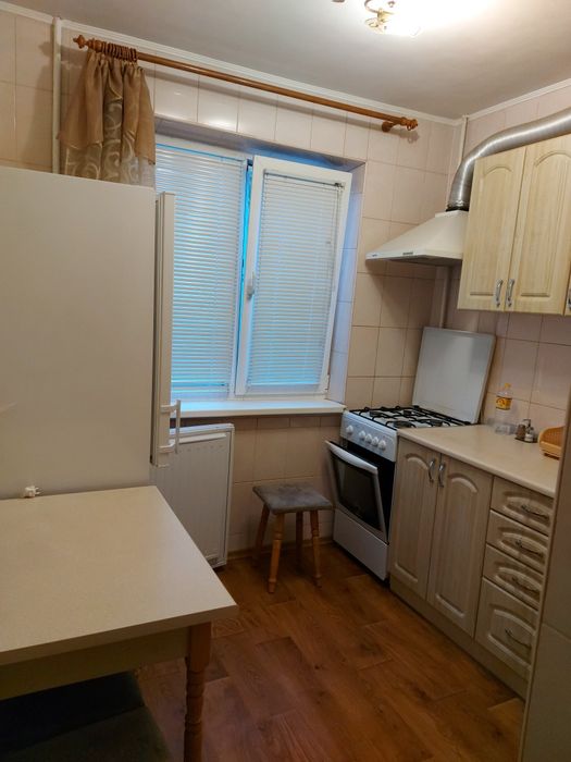 Продам 2кім Метро Палац Спорту.