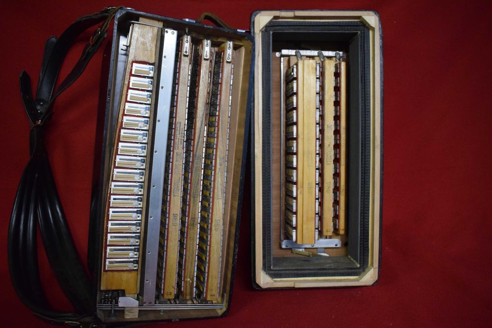 Acordeao Stradella Supersalas 4 Voz Com Cassoto. N 179