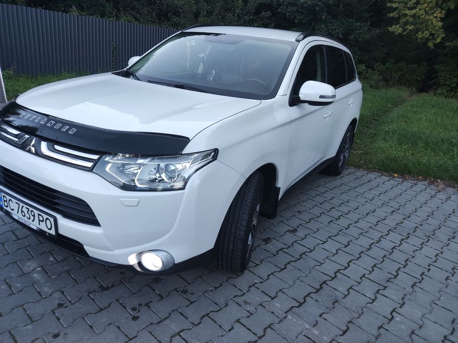 Терміново Mitsubishi Outlander 2013