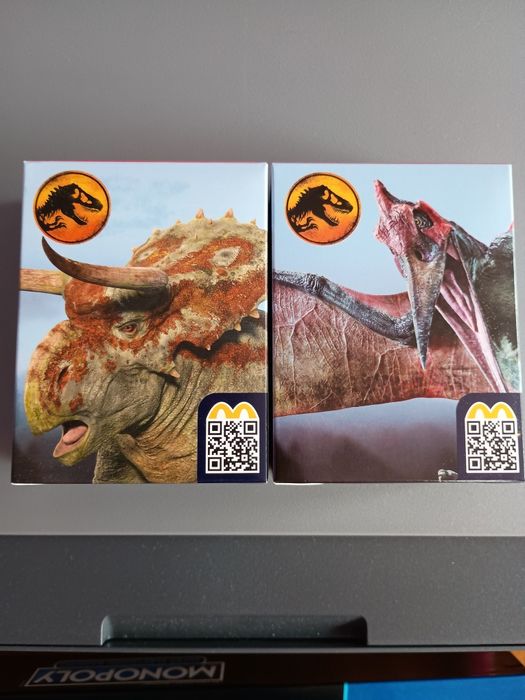 Zabawki z Happy meal z serii Jurassic World