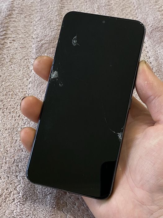 Телефон Samsung Galaxy S22