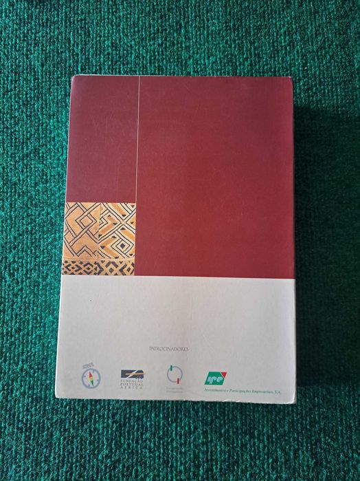 Nos caminhos de Africa - Maria Emília Madeira Santos