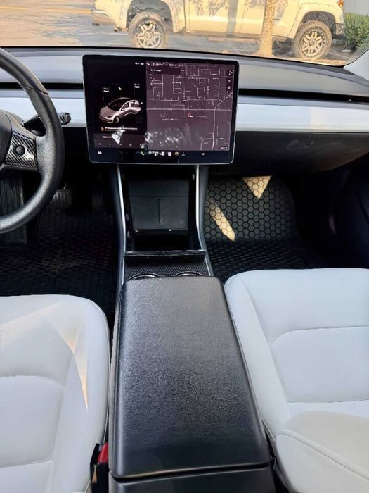 Tesla Model 3 Long Range      2019