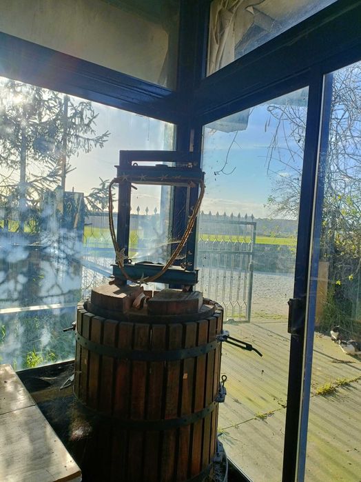 Prensa de vinho antiga