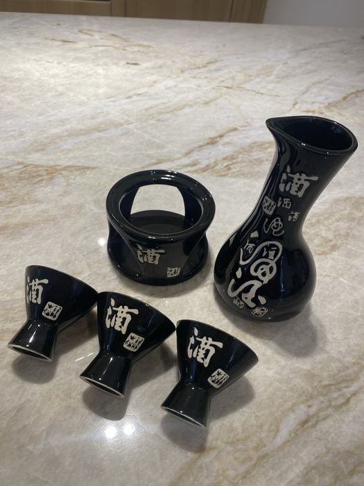 Conjunto de Sake Japonês em Cerâmica Preta com Aquecedor (5 peças)