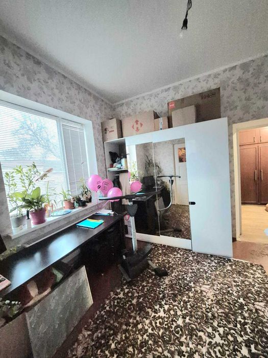 Продам міцний та просторий будинок в районі пивзаводу. Торг!