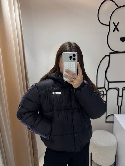 Куртка Armani чорний колір є капюшон