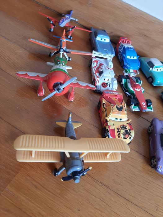 Diversas figuras coleção "Carros e Aviões"
