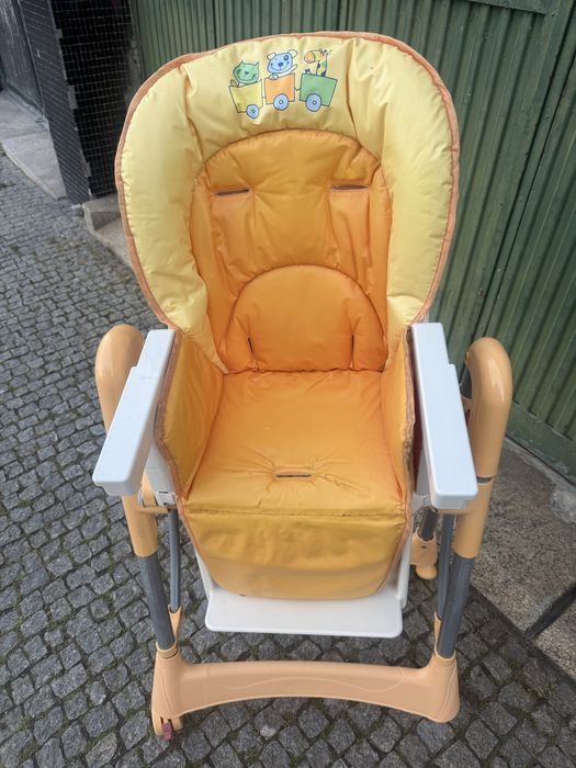 Cadeira de bebe para refeicoes