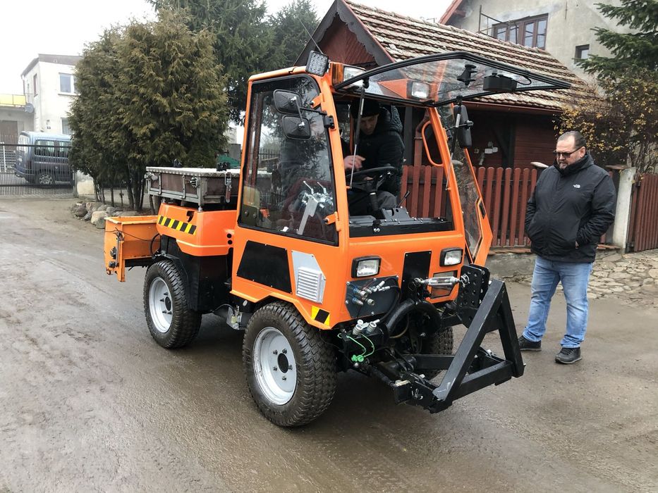 Holder C 242  Komunalny nośnik C250 pług piaskarka solarka zamiatarka kosiarka