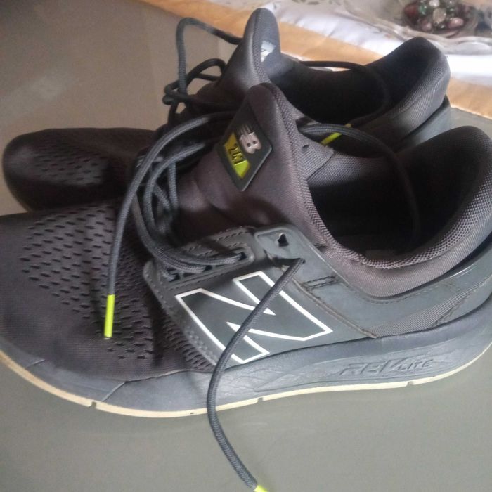 Tenis adidas / new balance