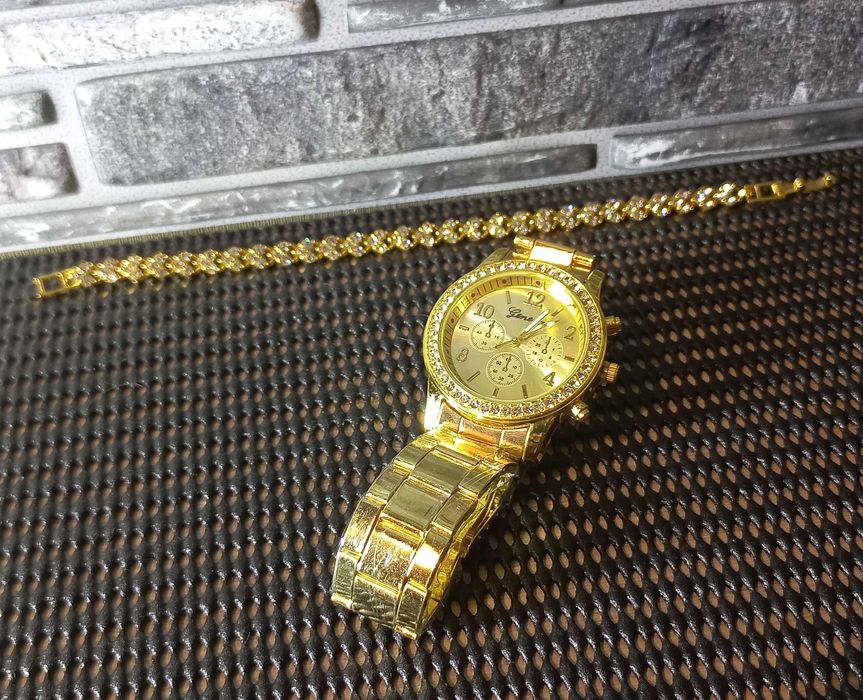 жіночий годинник і розкішний браслет зі стразами