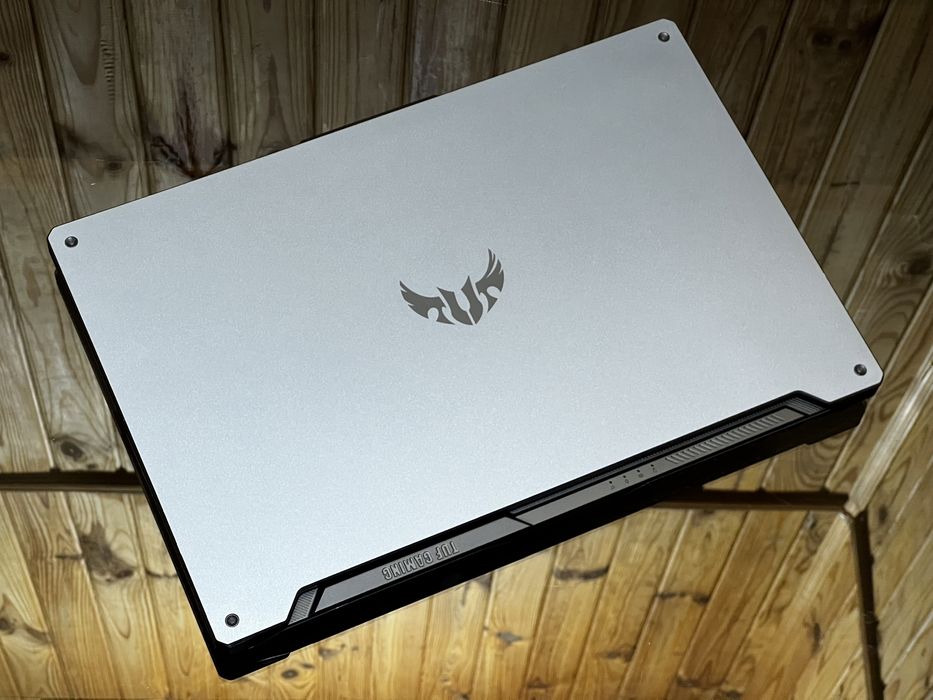 Asus TUF 17, GTX1660ti, Ryzen 9 4900h, 120hz