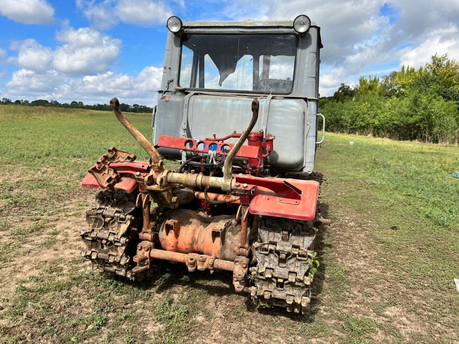 Трактор бульдозер т 150 гусеничный