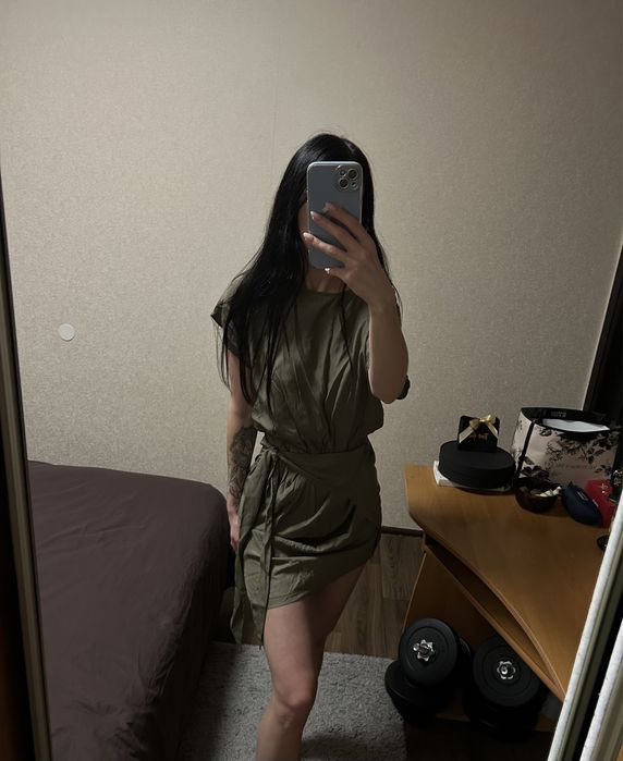 Короткое женское платье темно зеленое хаки размер s