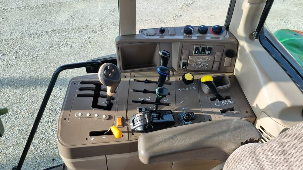 Ciagnik John Deere Model 6530