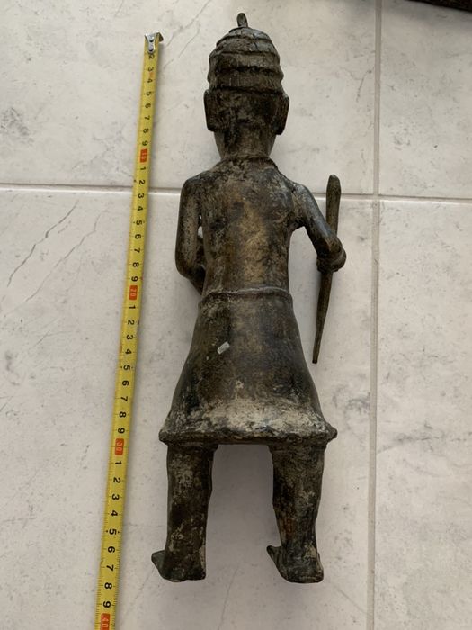 Старинная африканская статуэтка. Металическая.