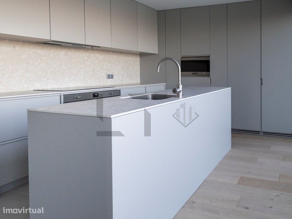Apartamento Penthouse T4 Duplex com Terraço e Piscina Privativa par...