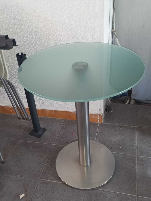 Vendo mesas e cadeiras para pastelaria/café