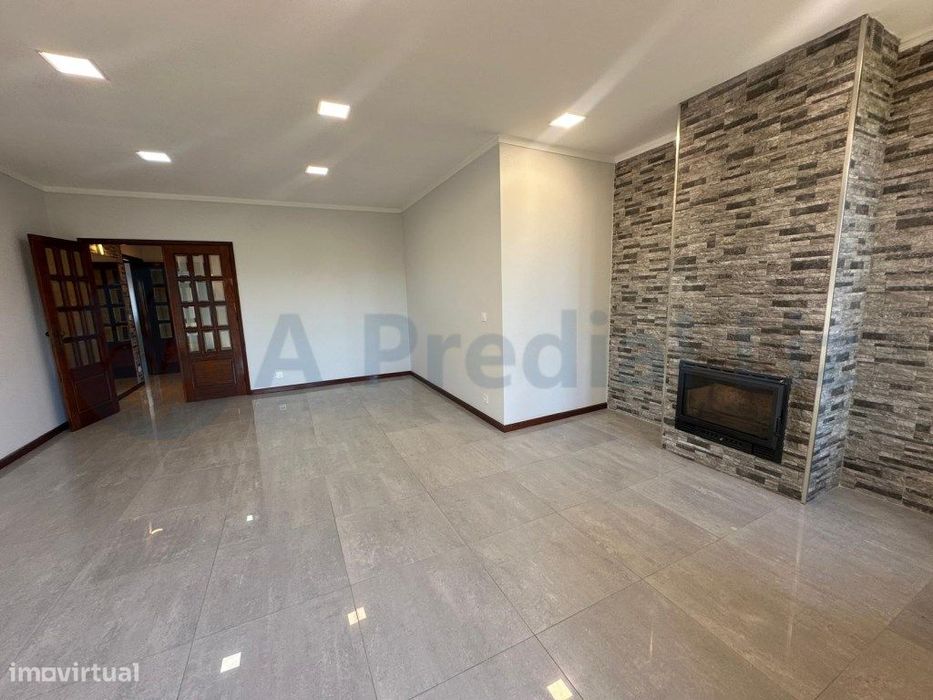 Apartamento T3 com garagem - Paços de Brandão | S. M. Feira