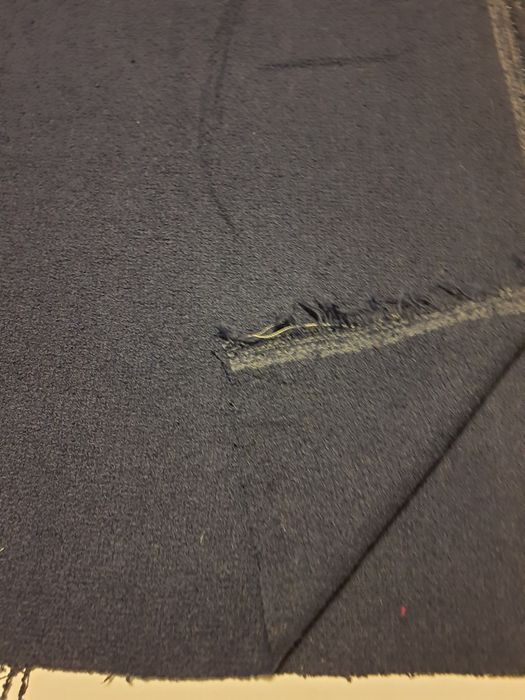 Tkanina granat w typie bukle szer.135 cm.