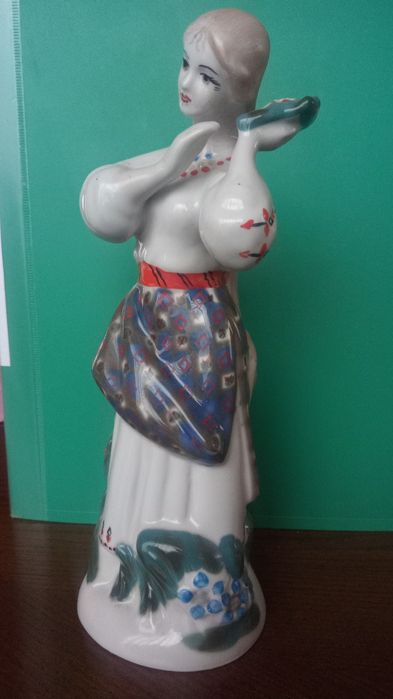 Статуетка фарфорова ,,Дівчина "