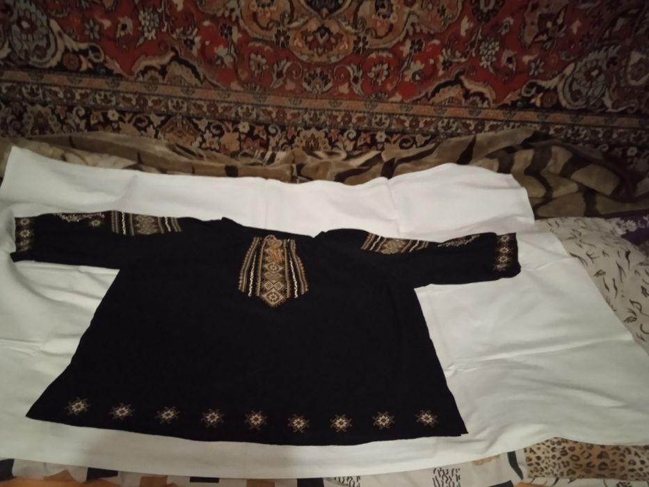 Продається вишита сорочка (блюстка)
