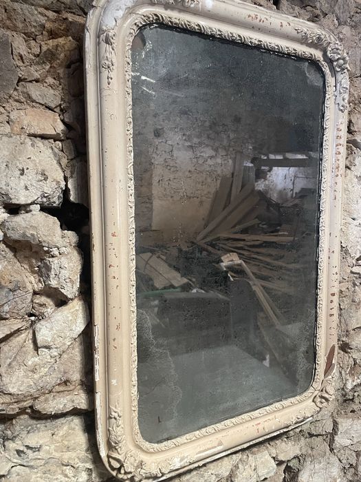 Espelho com moldura vintage