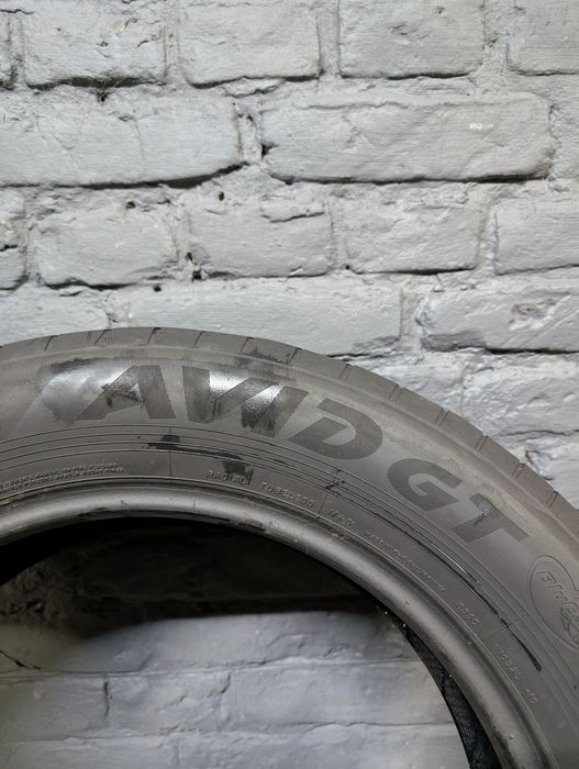 Пара всесезонніх шин Yokohama 226/60 R18 225*60 18 Avid gt