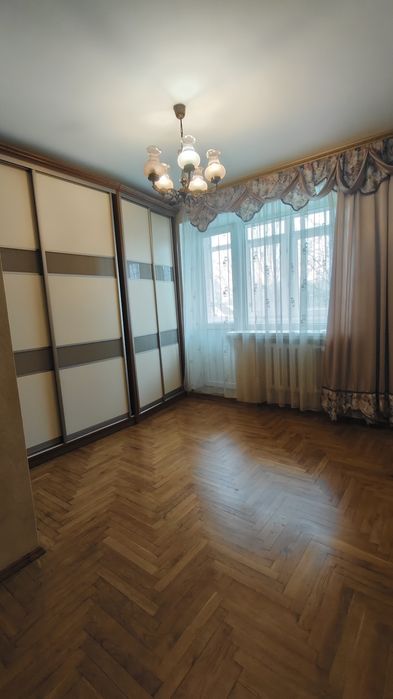 Продаж квартири з великою площею!