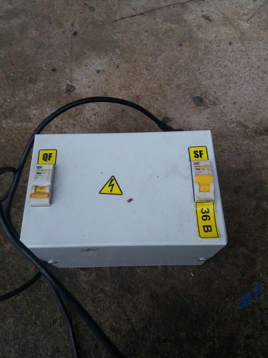 Понижуючий трансформатор в корпусі 220/36 в IP30 IEK