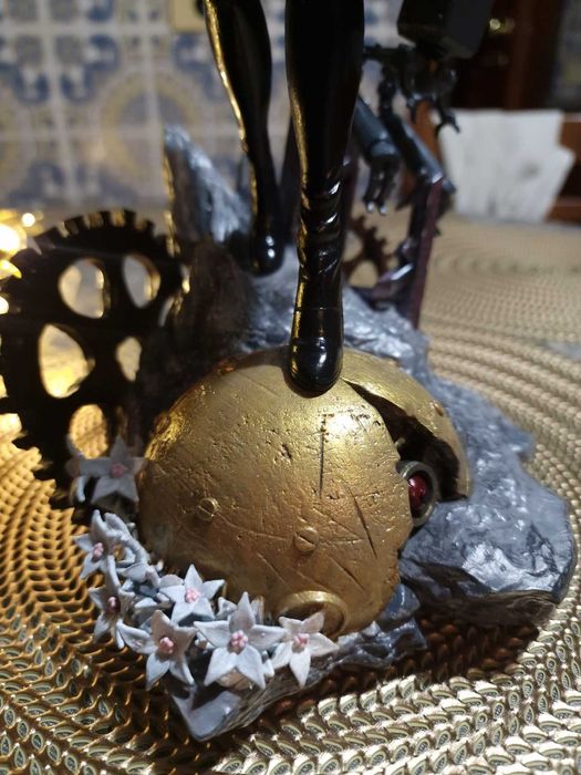 Estátua em Resina 3D  pintado a mão –  NieR: Automata (60 cm)