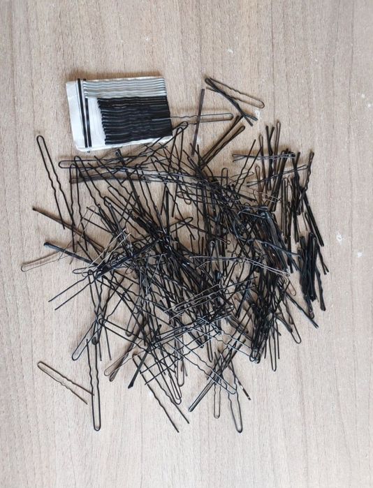 Шпильки, невидимки в большом количестве, чёрные