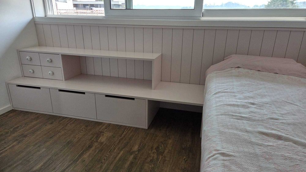 Quarto completo menina, com cama solteiro, em madeira lacada