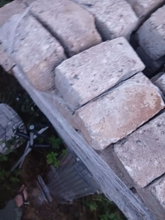 Bloczki betonowe, bruk betonowy stary