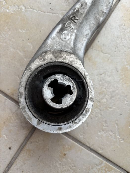 Важіль Важель підвіски тесла Tesla 3 передній верхній правий