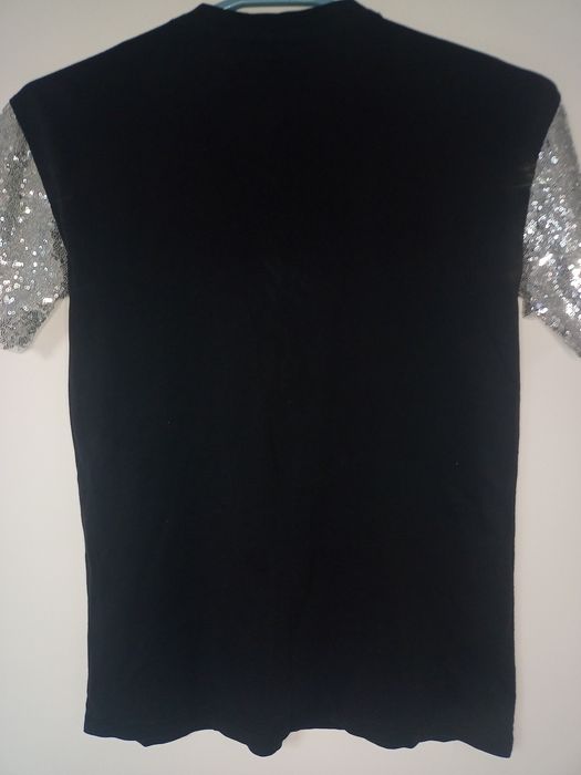 Bawełniany czarny  t-shirt z cekinami LSK S,
Od pachy do pachy 51 cm
R