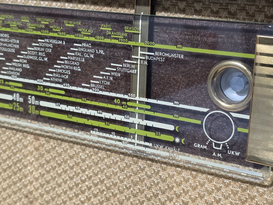Rádio antigo reparado Philips