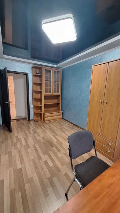 Продам дом в центре поселка Великодолинское.