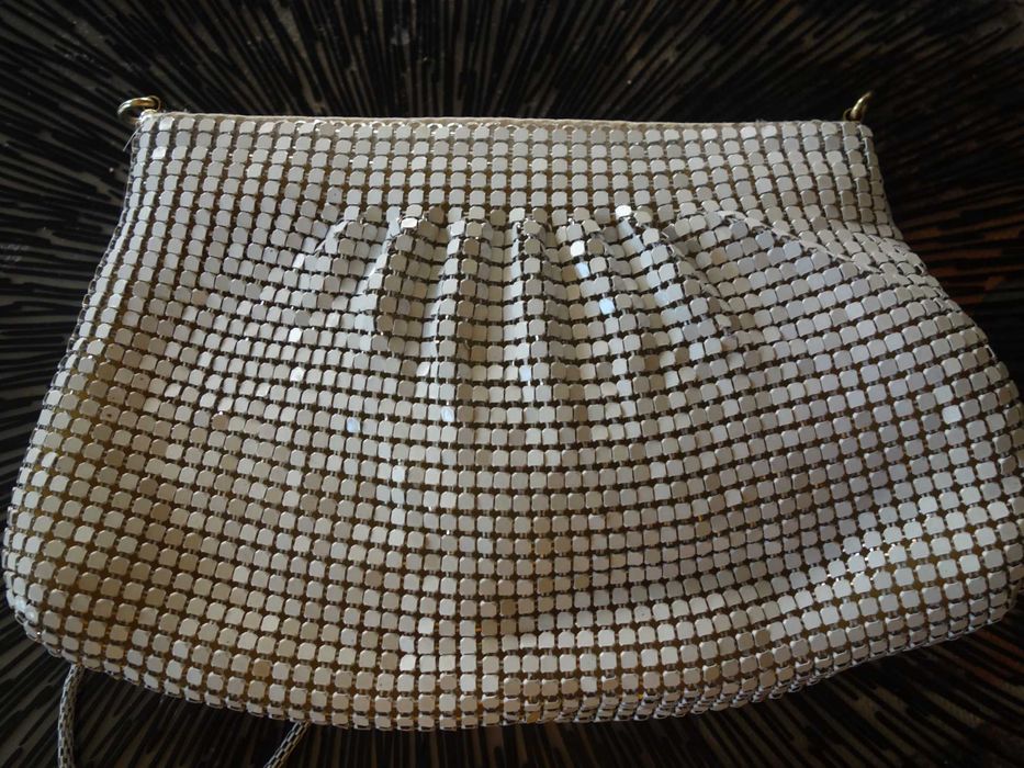 Torebeczka wieczorowa, z białych metalowych cekinów