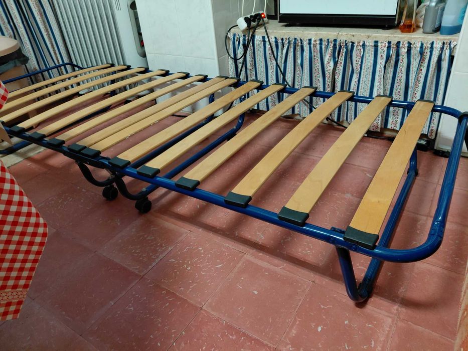 Cama dobrável prática e funcional com Colchão