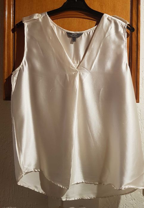 Blusa em cetim tamanho L. NOVA